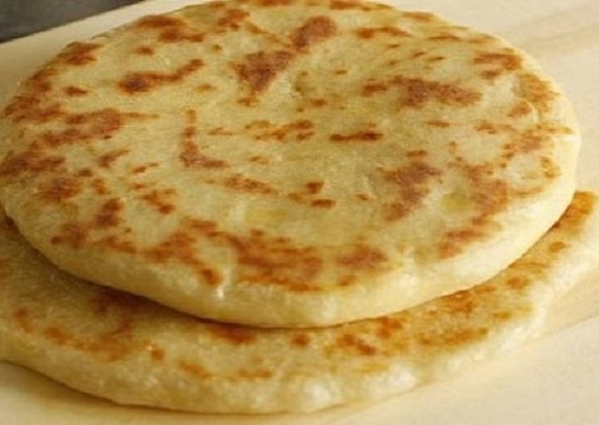 Вкусная сырная лепешка на сковороде