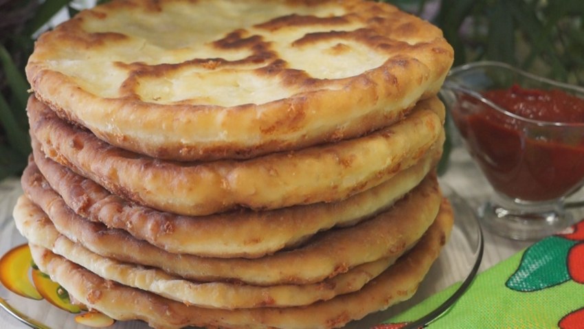 Лепешка с сыром и чесноком