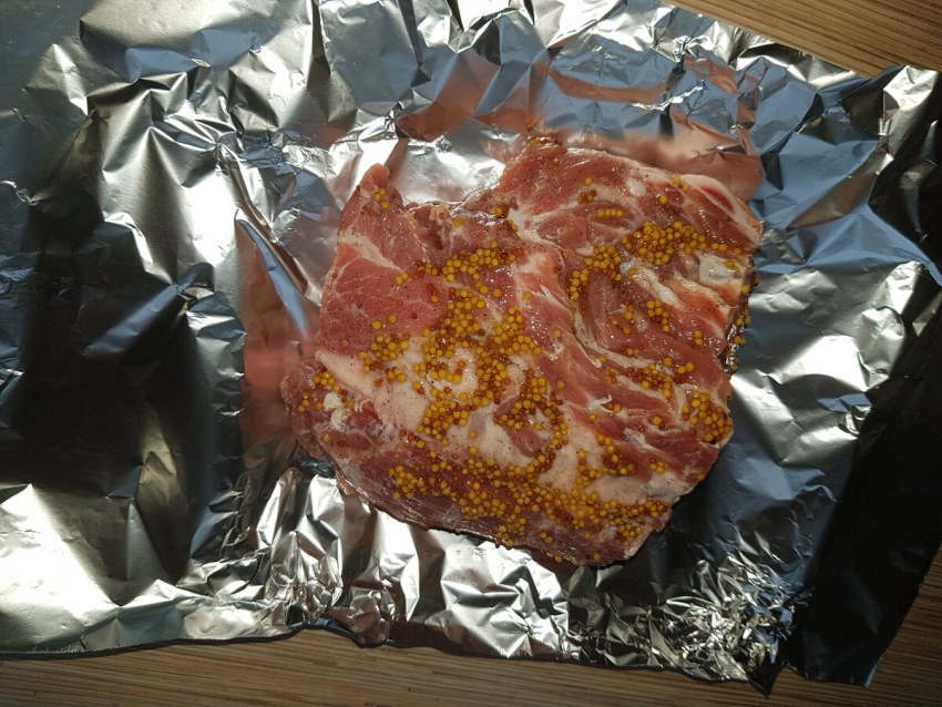 Куриный рулет в беконе в духовке