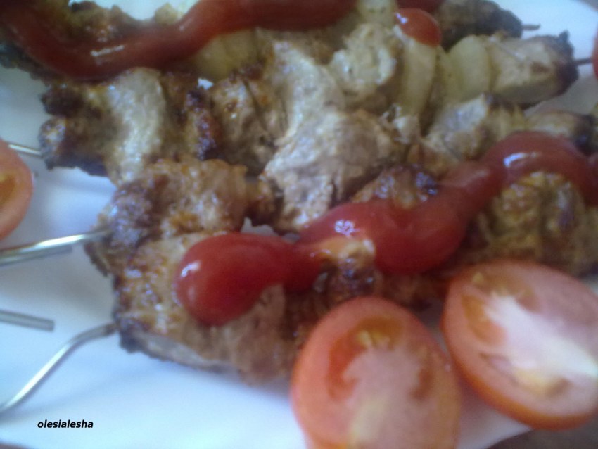 Шашлык в духовке на луковой подушке