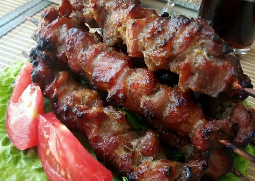 Свинина на луковой подушке