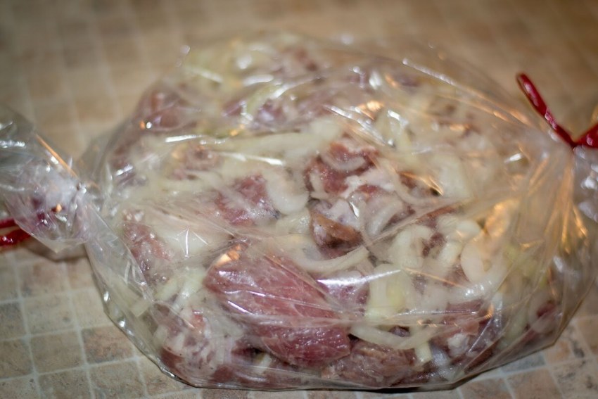 Шашлык в луковом маринаде