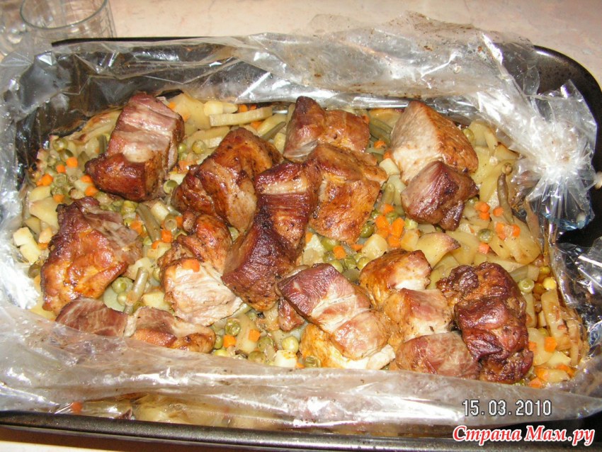 Маринованная рулька в духовке в рукаве