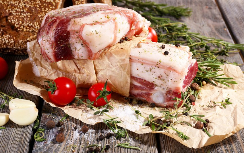 Сало с прослойкой и чесноком