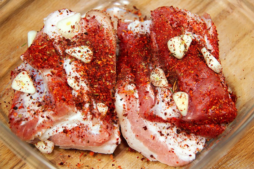 Сало грудинка в луковой шелухе