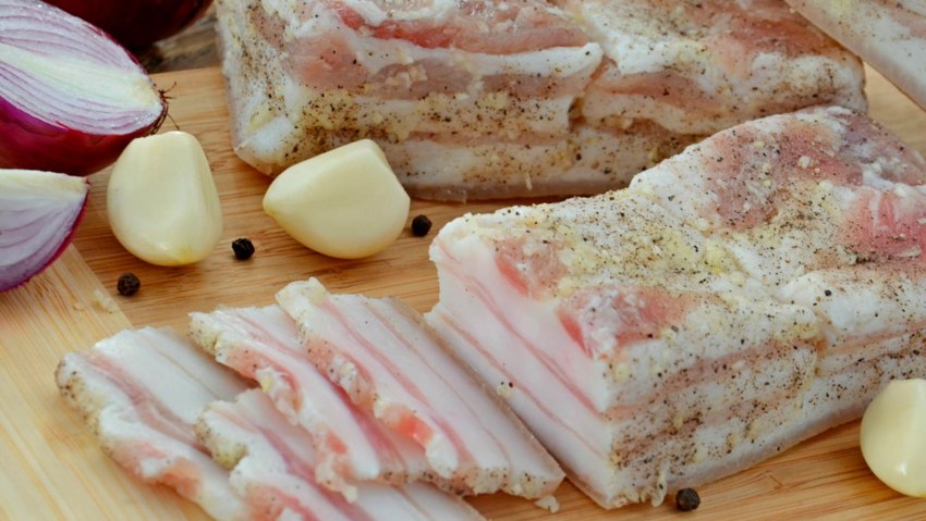 Грудинка соленая с укропом