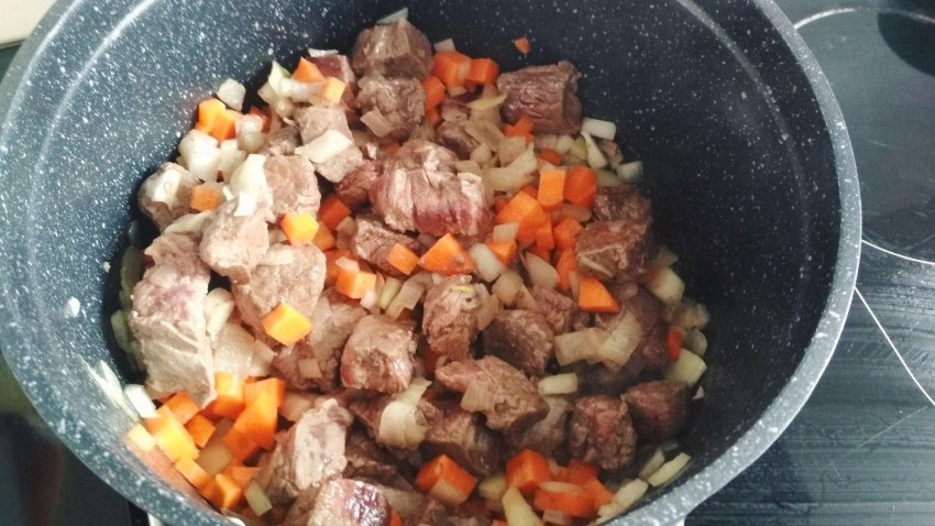 Говядина с морковкой