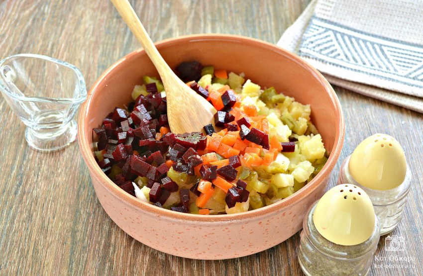 Вкусный винегрет с фасолью