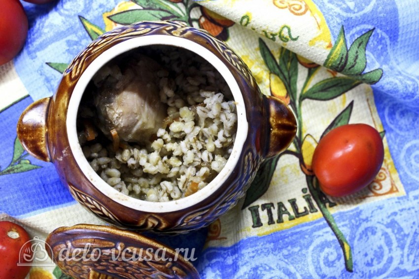 Перловая каша с курицей в горшочках