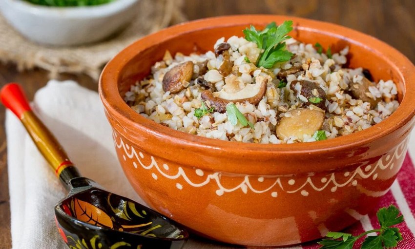 Можно ли и как вкусно приготовить капусту с перловкой в горшке