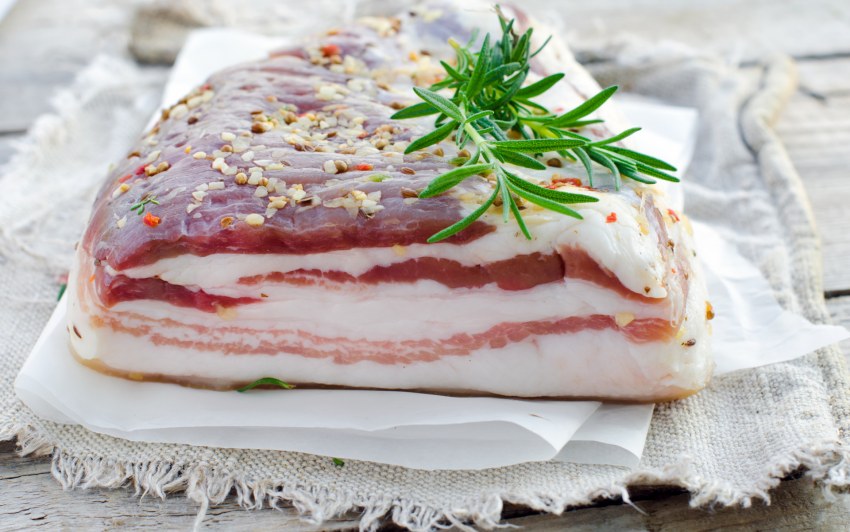 Сало с прослойкой и чесноком