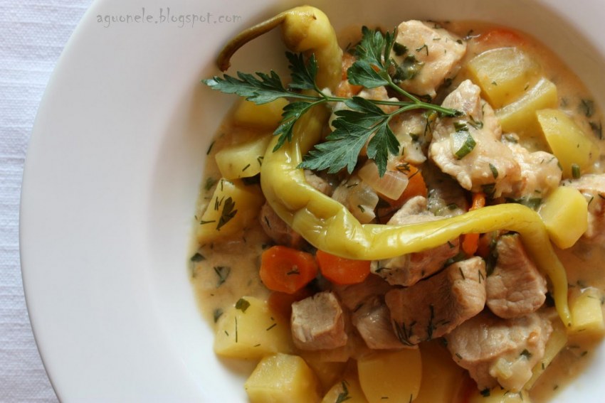 Свиные рёбра в духовке с картошкой и овощами