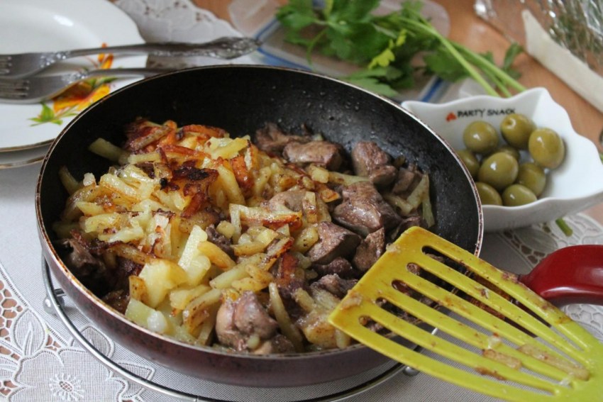 Свиные рёбрышки с картошкой в кастрюле