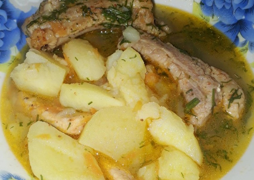 Картошка с капустой и свининой в мультиварке