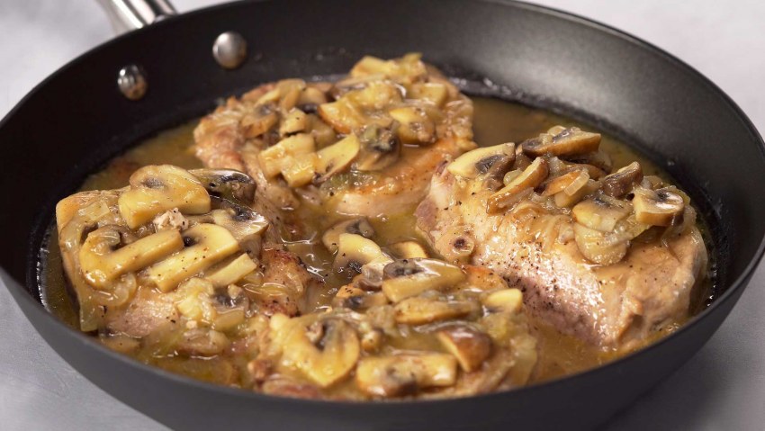 Жареное мясо с грибами