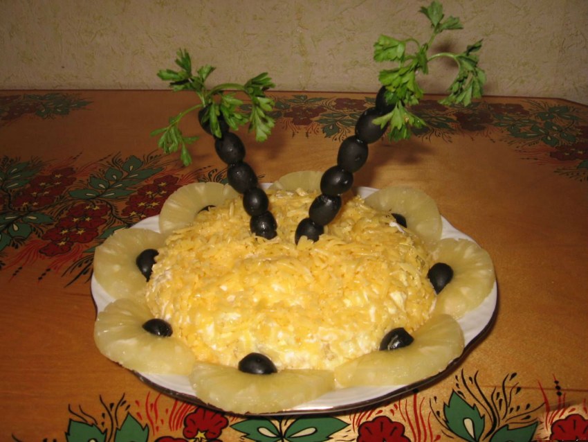 Украшение салата Пальма