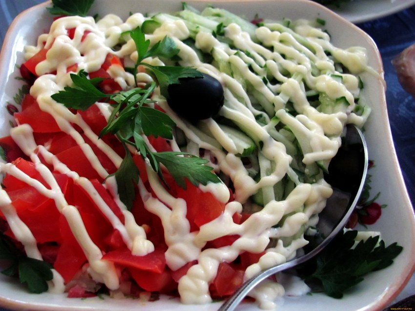 Микс салат с курицей
