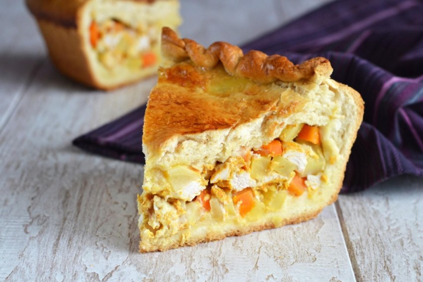 Пирог с курицей и соусом бешамель