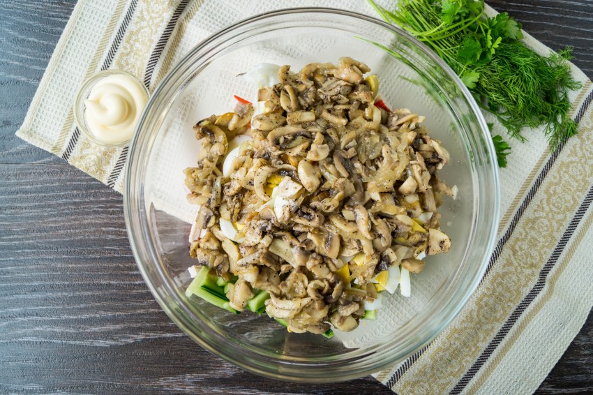 Салат с куриной грудкой