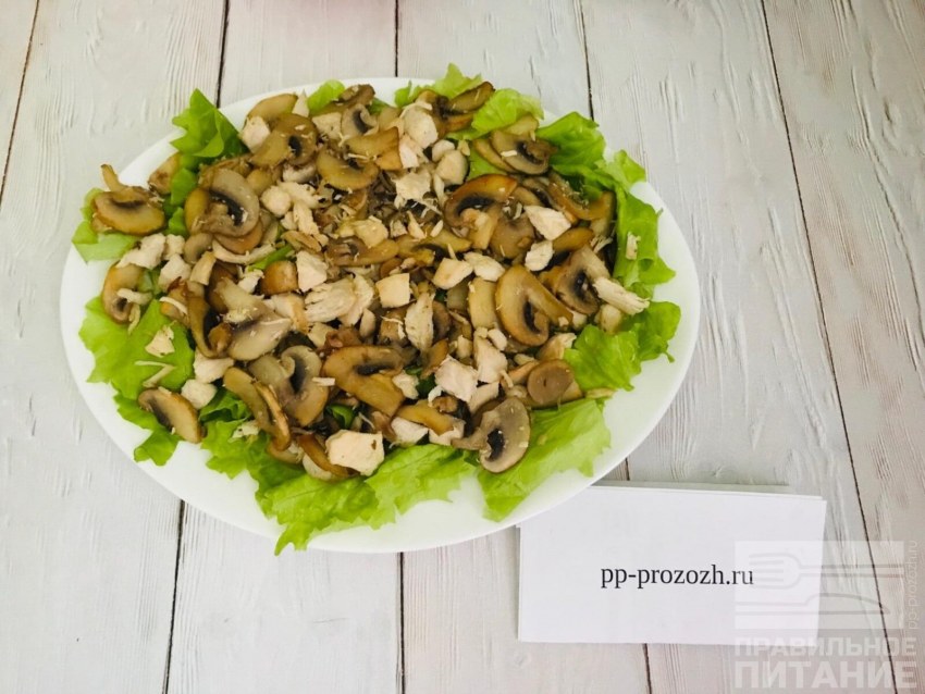 Салат с курицей и грибами