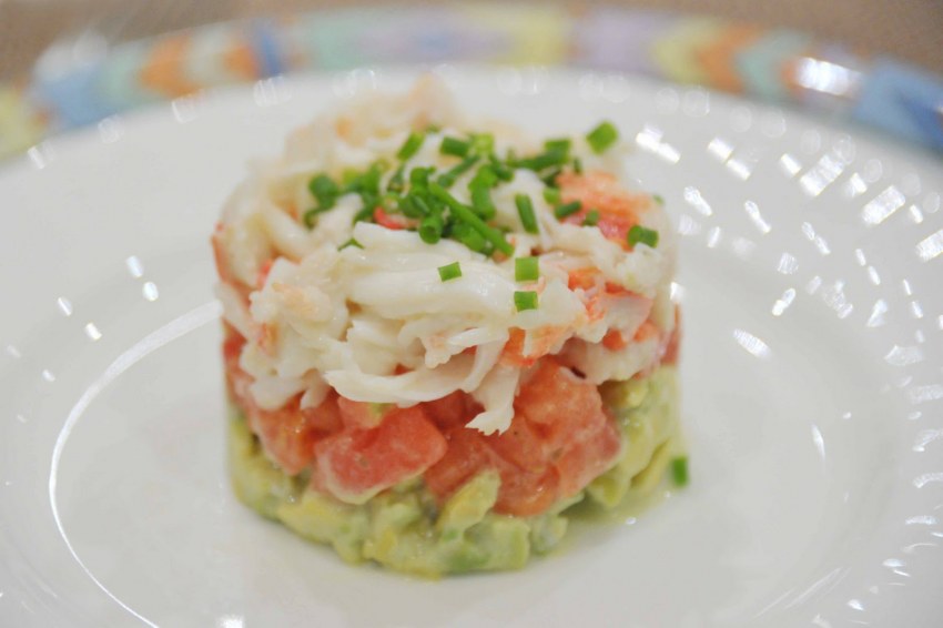 Салат с креветками и крабовым мясом