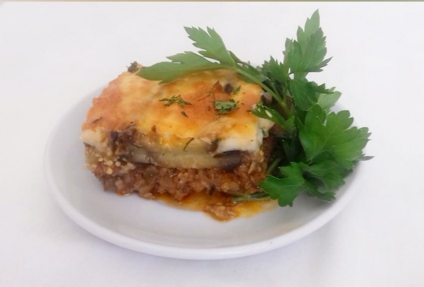 Картошка с говяжьим фаршем грибами и сыром в Дагестане