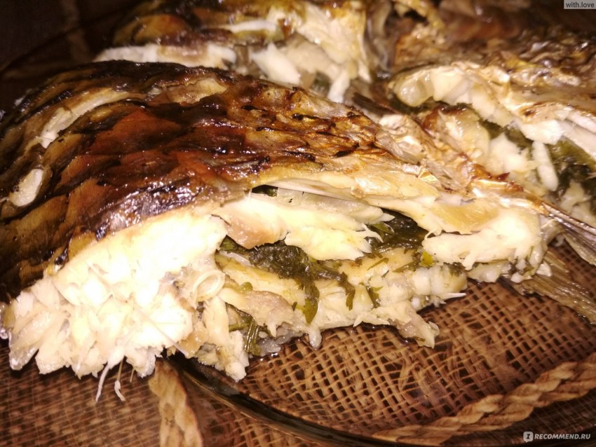Карп в духовке с морковью и луком