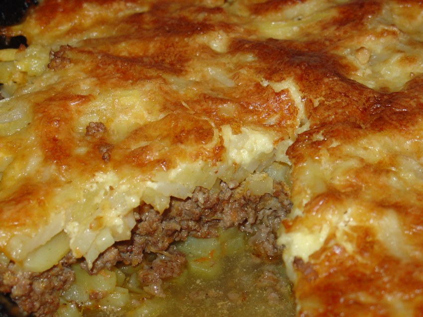 Картофельная запеканка с фаршем в духовке