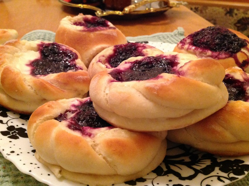 Сдобные булочки с начинкой