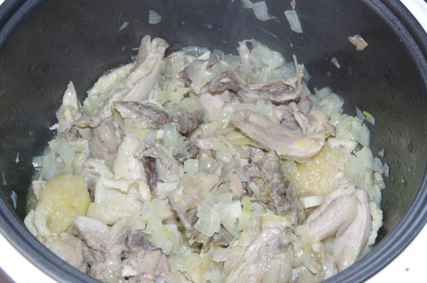 Сациви из курицы с хмели сунели и яйцом