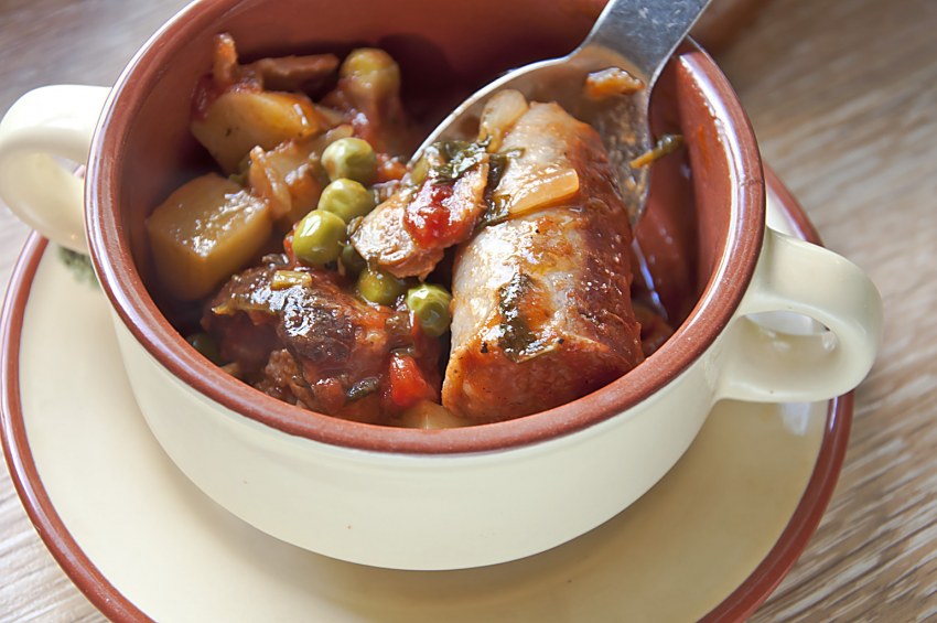 Жаркое с колбасками