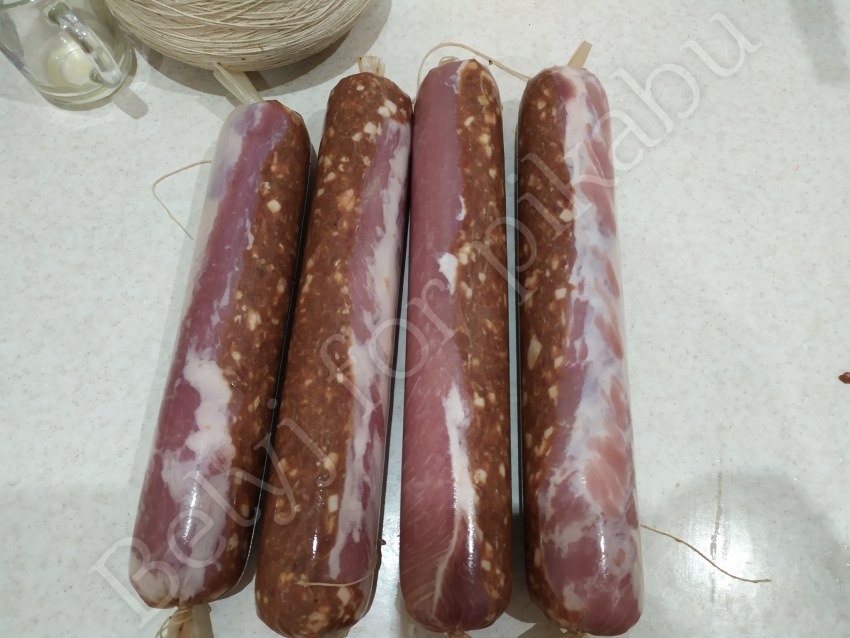 Вырезка копченая свинина черный фон