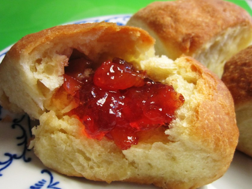 Красивые булочки с вареньем