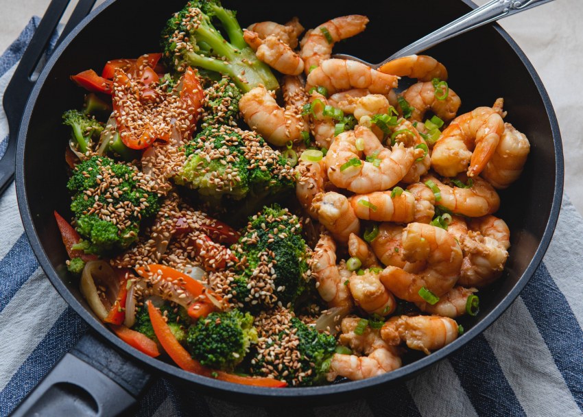 Креветки с овощами