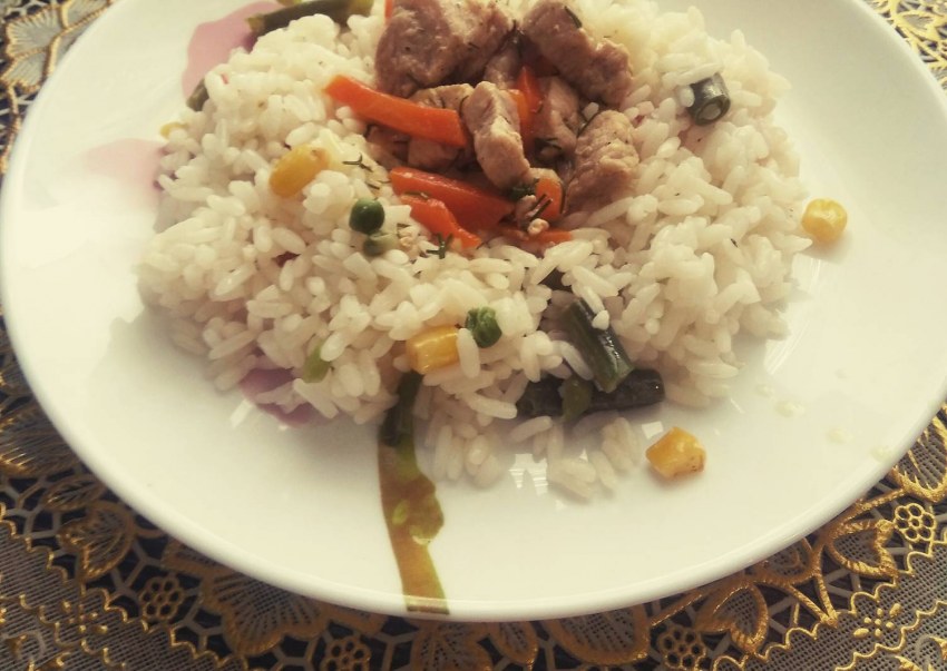 Рис с мясной подливкой