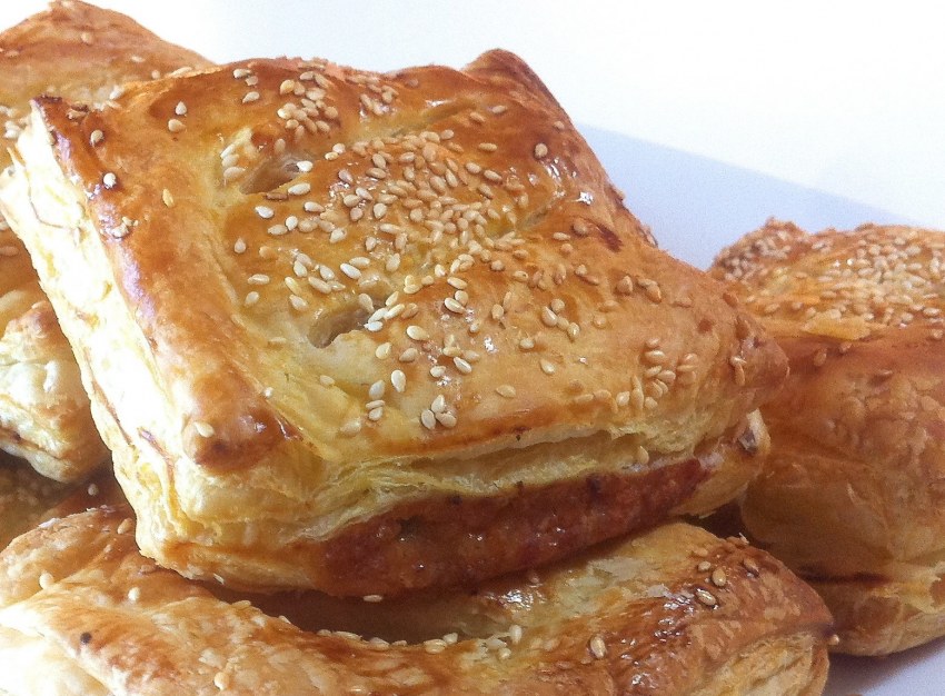 Слойки с кунжутом