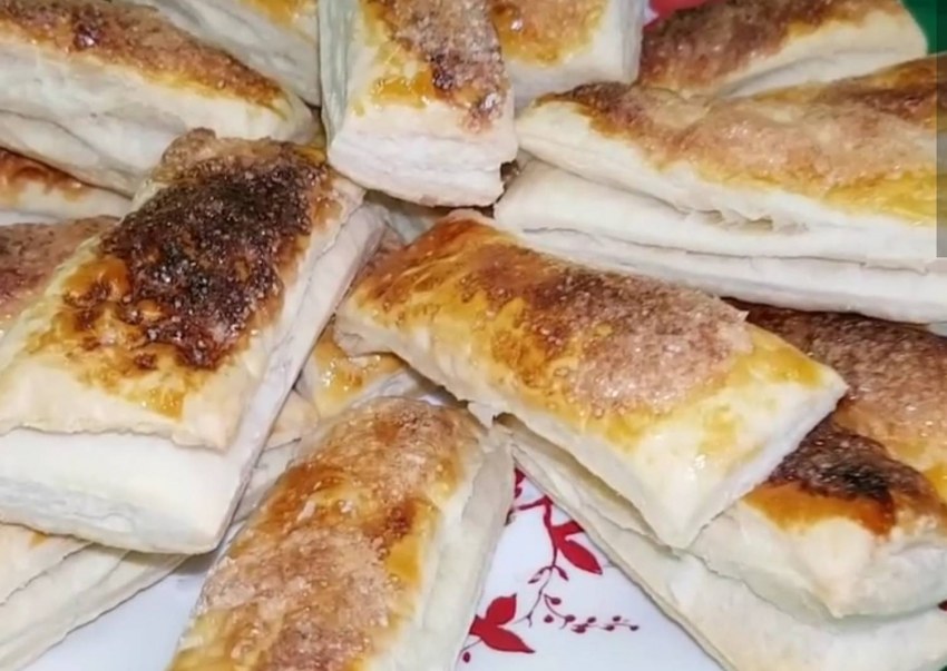 Слойки с мясом из слоеного теста