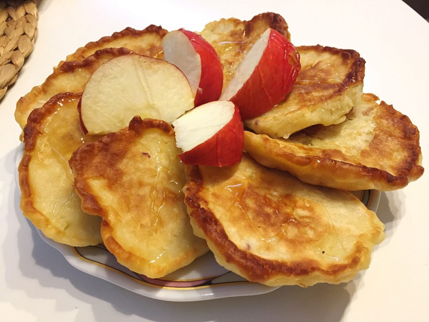 Постные оладьи с яблоками