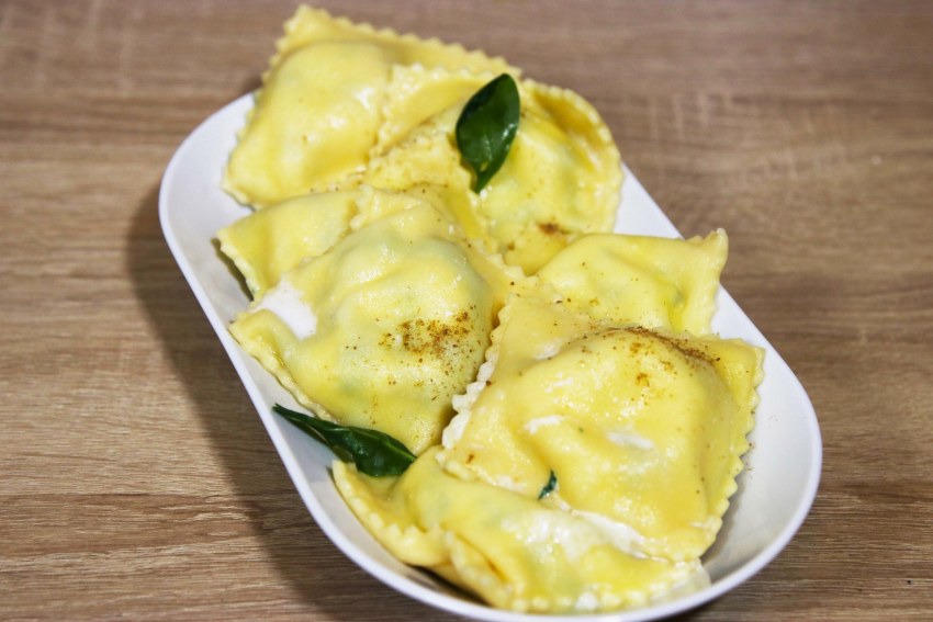 Вареники с адыгейским сыром и шпинатом
