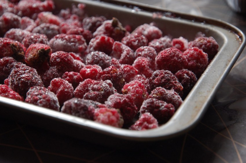 Десерт с клубникой