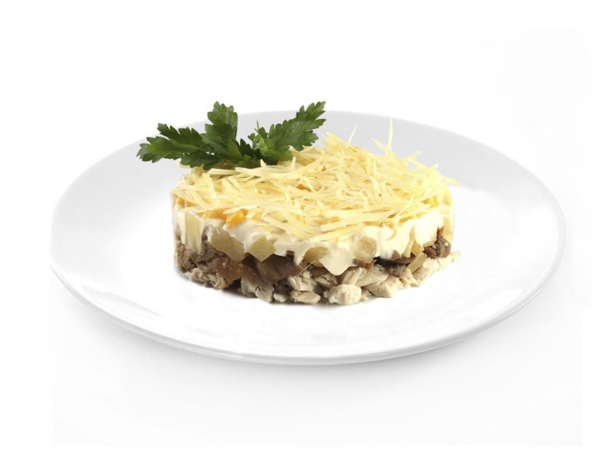 Салат с ананасом и курицей и грибами