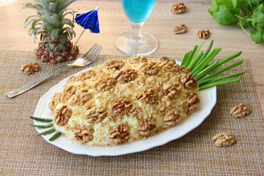 Салат с ананасом и курицей
