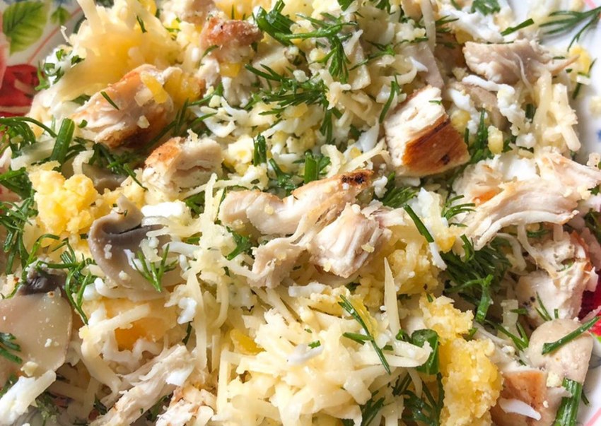 Салат с курицей и грибами