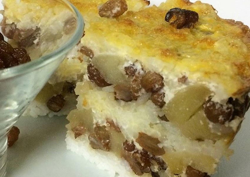 Рисовая запеканка с яблоками и изюмом