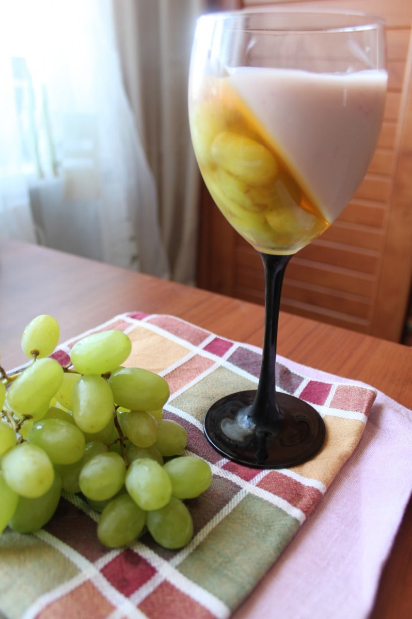 Десерт желе из винограда