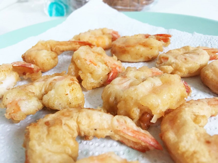 Курица в кляре на сковороде