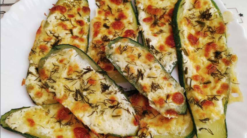 Цукини запеченные в духовке с помидорами и сыром