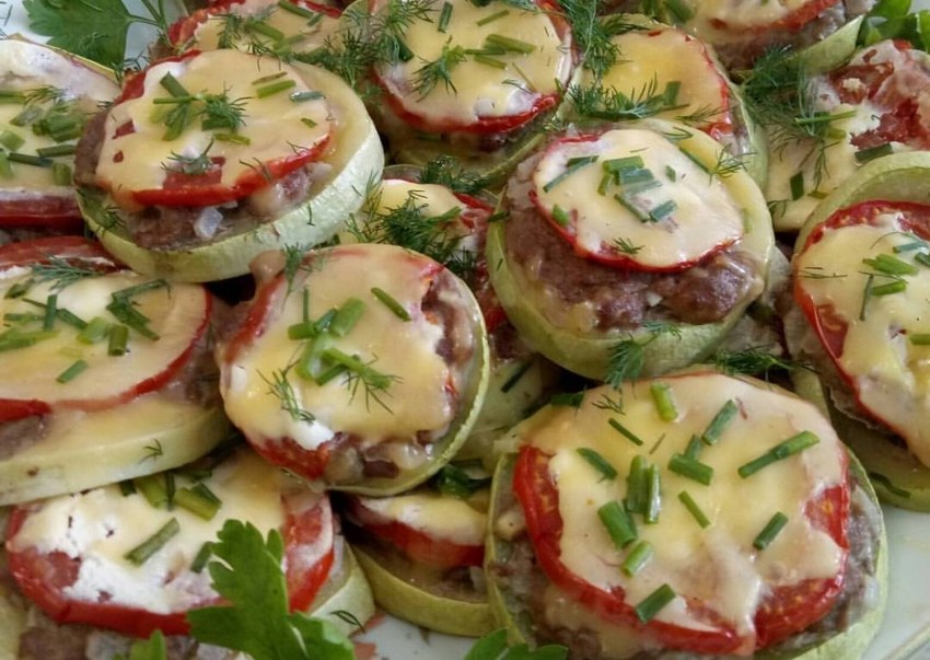Кабачки в духовке с помидорами