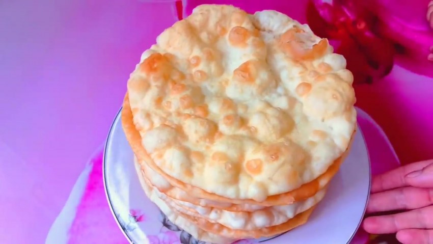 Слоеные лепешки с чесноком