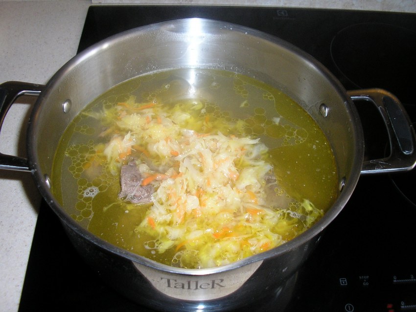 Русский суп щи